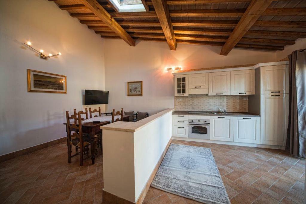 La Vecchia Cantina Guzzardi Lari Εξωτερικό φωτογραφία